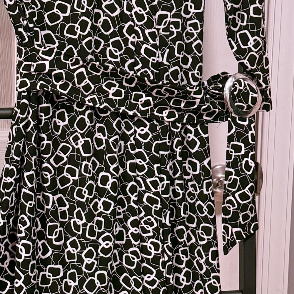 Chaps V-neck wrap 3/4 sleeves tie waist abstract geometric print Dress - Picture 6 of 15